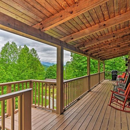 Bryson City Cabin With Hot Tub, Views And Pool Table! エクステリア 写真