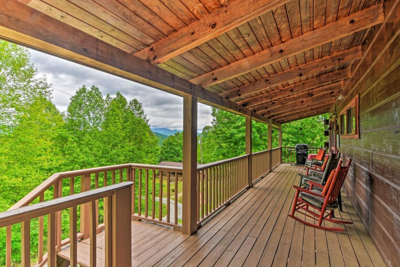 Bryson City Cabin With Hot Tub, Views And Pool Table! エクステリア 写真