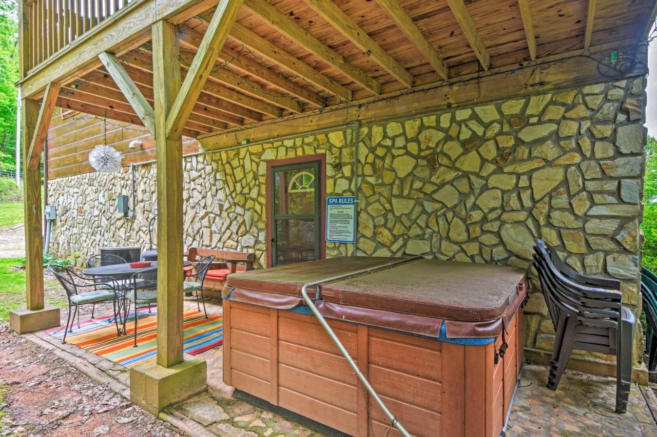 Bryson City Cabin With Hot Tub, Views And Pool Table! エクステリア 写真