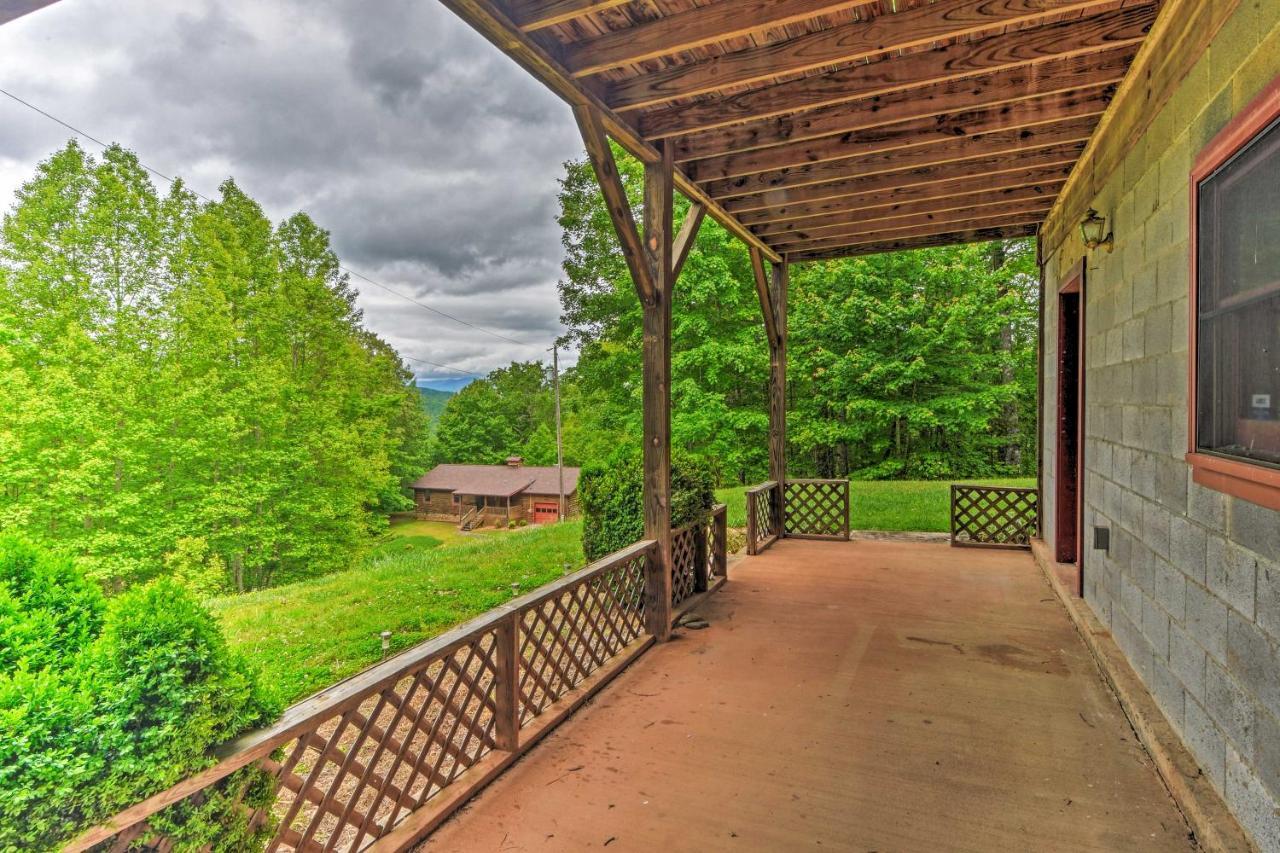 Bryson City Cabin With Hot Tub, Views And Pool Table! エクステリア 写真