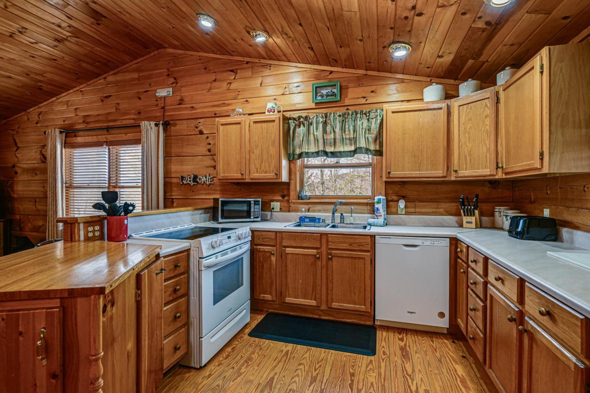 Bryson City Cabin With Hot Tub, Views And Pool Table! エクステリア 写真