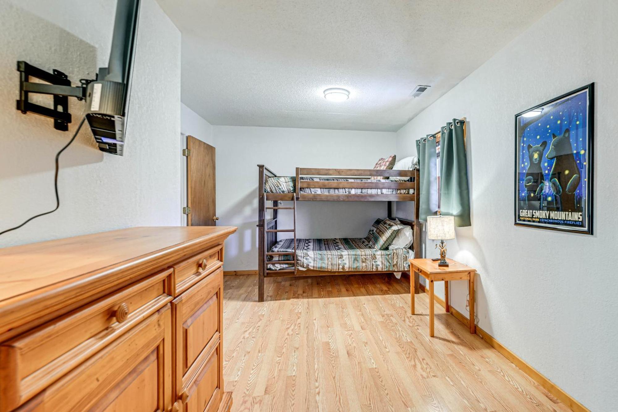 Bryson City Cabin With Hot Tub, Views And Pool Table! エクステリア 写真