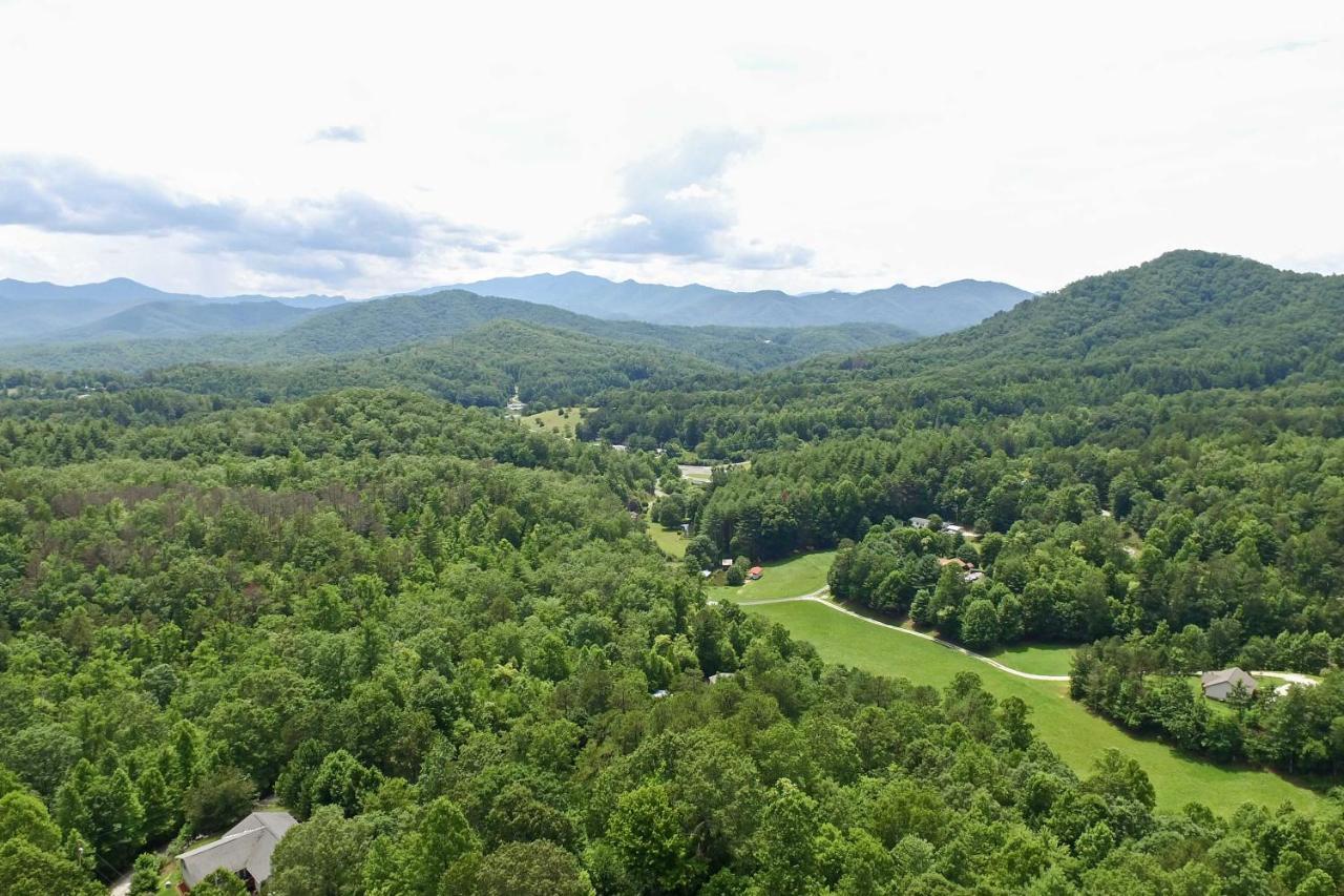 Bryson City Cabin With Hot Tub, Views And Pool Table! エクステリア 写真